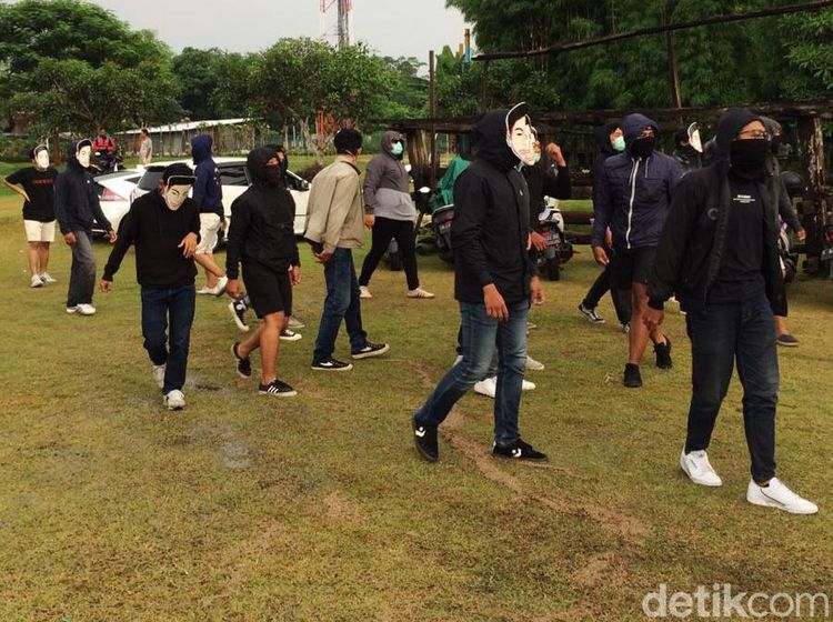 Terobos Latihan PSS, Suporter Minta Kembalikan Seto