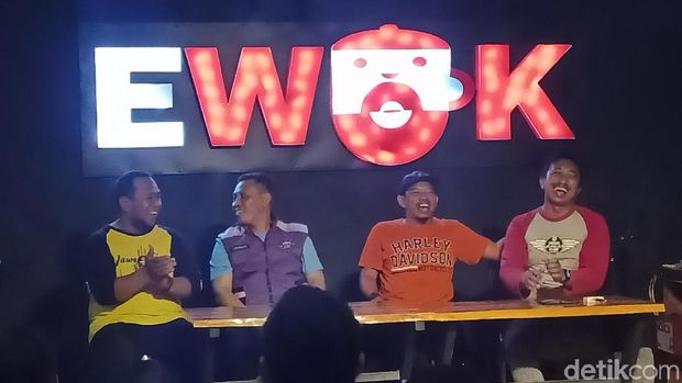 Lilik Gunawan bersama pecinta motor di Kediri/