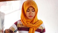 Dalam unggahannya pada 13 Januari 2020, akun @jelajahsolo mengunggah ulang dari akun @dolangolekmangan dengan menuliskan caption: Kiro2 kowe bakal imbuh ora yen sing ngladeni maem mu mbak e iki ?? Foto: Kartika Bagus