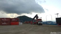 Lokasi pelabuhan logistik yang akan dibangun jaraknya 19 menit dari Bandara Komodo dan 30 menit dari Pelabuhan Labuan Bajo.