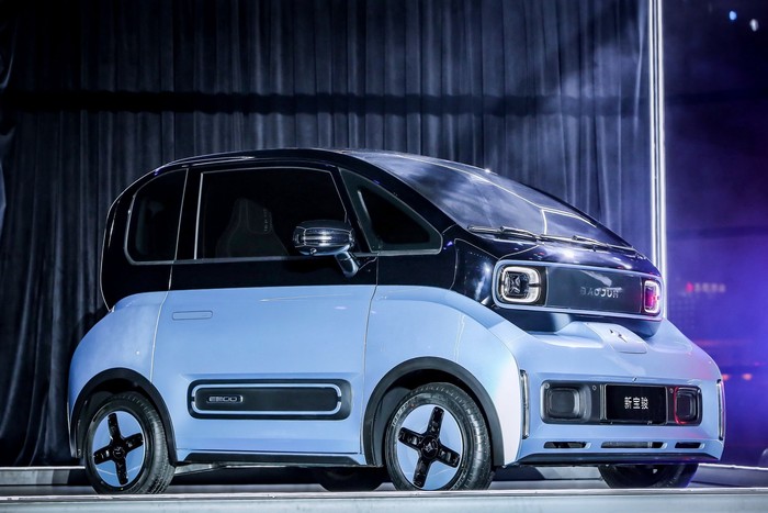 Mobil Listrik Wuling E300 di China