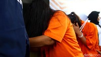 Sejauh ini, tercatat sebanyak 10 anak-anak dengan rentang usia 14-18 tahun menjadi korban penjualan orang. Para tersangka dikenai Pasal 76I juncto Pasal 88 UU RI Nomor 35/2014 tentang perlindungan anak dan/atau Pasal 296 KUHP dan/atau Pasal 506 KUHP dengan ancaman hukuman 10 tahun penjara.