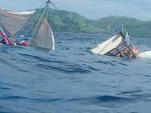 Terjangan Angin Kencang Jungkir Balikkan Kapal Wartawan