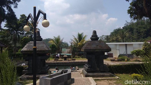 Candi Umbul berada di Dusun Candi Umbul, Desa Kartoharjo, Kecamatan Grabag, Magelang. Untuk menuju lokasi ini aksesnya sangat mudah (Eko Susanto/detikcom) Candi Umbul berada di Dusun Candi Umbul, Desa Kartoharjo, Kecamatan Grabag, Magelang. Untuk menuju lokasi ini aksesnya sangat mudah (Eko Susanto/detikcom)