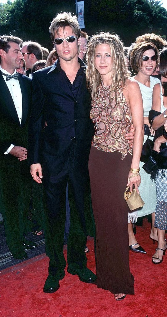 Pertemuan pertama Brad Pitt dan Jennifer Aniston terjadi pada 1998. Dua tahun berkencan, keduanya menikah pada 29 Juli 2000 dalam pesta pernikahan mewah di Malibu. Foto: Getty Images