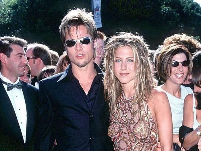 brad pitt dan jennifer aniston 371747 01: Brad Pitt & Jennifer Aniston attending the Los Angeles Premiere of the new movie