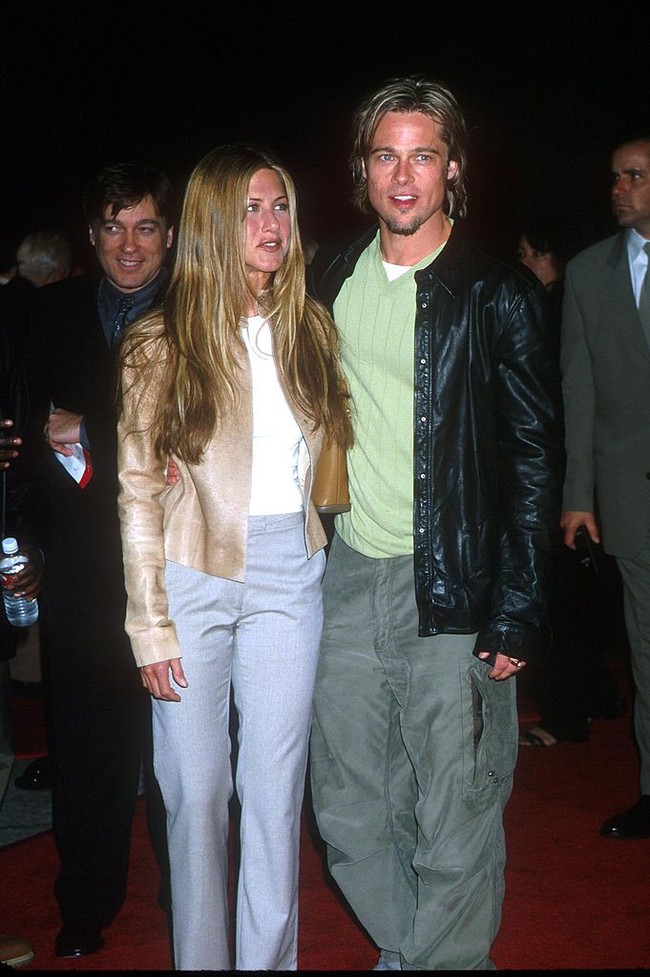 Brad Pitt dan Jennifer Aniston pernah menjadi salah satu pasangan Hollywood yang terkenal. Bahkan publik sempat memberi mereka julukan Braniston (gabungan nama Brad dan Aniston). Foto: Getty Images