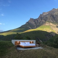 Kata Null Stern berasal dari bahasa Jerman yang artinya zero stars. Ini sesuai dengan slogan dari hotel ini Null Stern Hotel-dimana satu-satunya bintang adalah kamu. Hotel ini menawarkan sensasi menginap yang tidak akan kamu rasakan di hotel-hotel biasanya. Hotel ini juga pernah masuk nominasi dalam Worldwide Hospitality Awards 2009 sebagai hotel dengan inovasi terbaik tahun itu loh.. Foto: dok. Null Stern Hotel