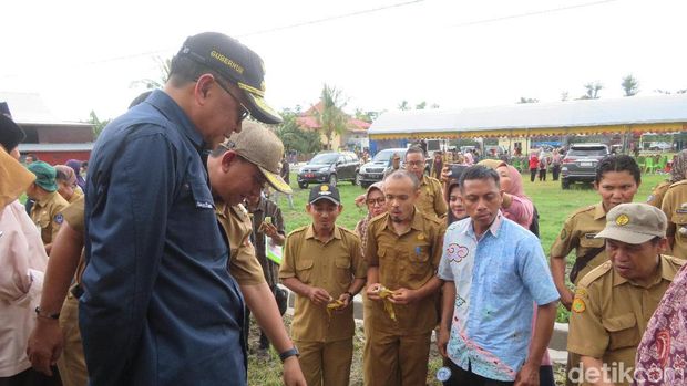 Syukuran Pembangunan Akses Desa, Warga Wajo Gelar Makanan di Pinggir Jalan