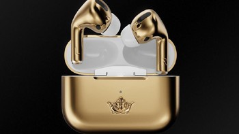 Emas itu tidak hanya ada di masing-masing earbud, tapi juga kotak pengisian daya. Foto: Caviar Global