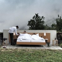 Null Stern Hotel pada awalnya adalah sebuah bunker nuklir bawah tanah. Hotel unik ini kemudian dibuka pertamakalinya sebagai penginapan komersil pada 2016 dengan hanya satu tempat tidur saja. Kini jumlah tempat tidurnya sudah bertambah.  Foto: dok. Null Stern Hotel