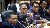 Dito menjelaskan dampak dari permasalahan keuangan atau likuiditas yang dialami oleh beberapa perusahaan jasa keuangan tersebut akan berakibat kepada ketidakpercayaan nasabah di Indonesia terhadap industri jasa keuangan.