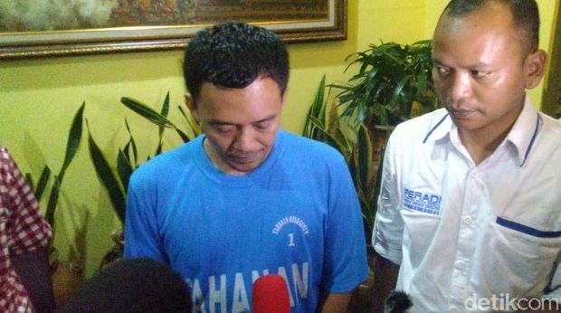 'Raja' Keraton Agung Sejagat Toto Santoso saat memohon maaf.