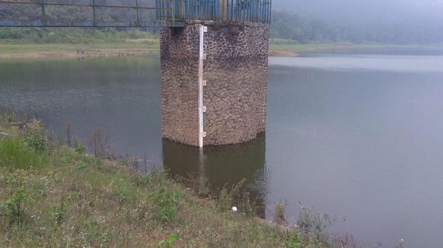 TInggi muka air Situ Lembang belum kembali normal. Dari harusnya 7 meter kini ketinggian muka airnya sekitar 3 meter.