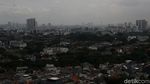 Diprediksi BMKG Diguyur Hujan, Mendung Selimuti Langit Jakarta