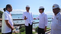 Jokowi saat berbincang dengan arsitek Yori Antar.
