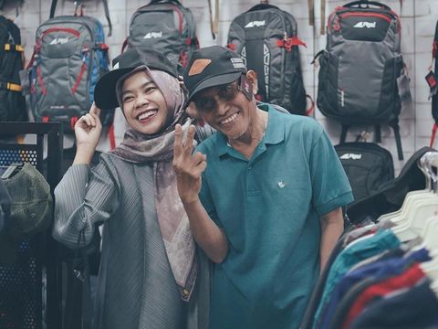 Cerita Haru Hijabers Bantu Driver Ojol 68 Tahun Dapatkan Donasi Rp 100 Juta