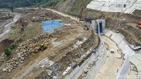 Begini penampakan terkini proyek pembangunan Bendungan Ciawi di Bogor, Jawa Barat, Senin (20/1/2020).