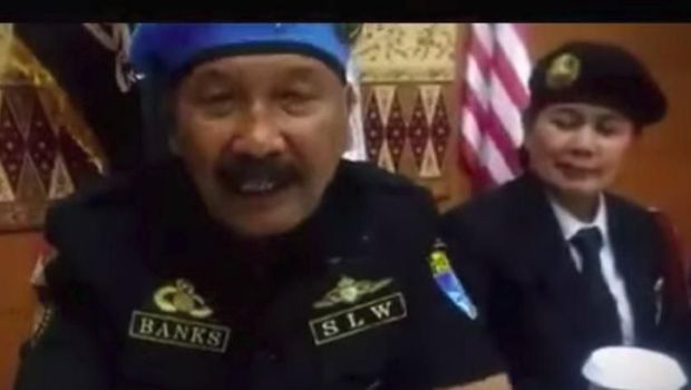 Gaya Petinggi Sunda Empire: Garang ala Militer dan Santuy Pakai Sandal