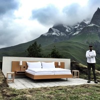 Kalau berminat, kamu perlu mengeluarkan uang sebanyak Rp 3,4 juta untuk satu malamya. Harga termasuk sudah termasuk dengan pelayan pribadi yang akan memberikanmu minuman selamat datang dan sarapan. Tertarik mencoba? Foto: dok. Null Stern Hotel