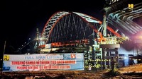 Penyambungan bentang tengah (full span lifting) sepanjang 108 meter dan berat 450 ton telah selesai dilaksanakan pada Jumat, (17/1/2020). Istimewa/Kementerian PUPR.