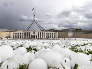 Hujan Es Sebesar Bola Golf di Canberra, Merusak Mobil dan Memecahkan Jendela