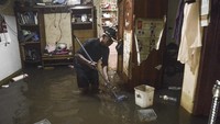 Banjir disebabkan curah hujan yang tinggi dan drainase yang buruk.