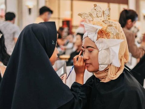 Viral Anak 9 Tahun Asal Magelang Jago Makeup Bak MUA Profesional
