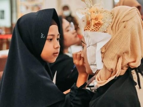 Viral Anak 9 Tahun Asal Magelang Jago Makeup Bak MUA Profesional