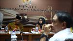 Gaya Menpora saat Raker dengan Komite III DPD