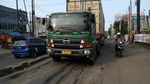 Duh! Jalan Utama di Bekasi Rusak Parah