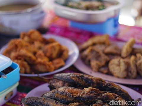 Lagi Viral! Sarjana Cantik Penjual Nasi Sayur di Solo
