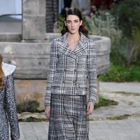 Fashion show koleksi Chanel Couture Spring 2020 di Paris Fashion Week, The Grand Palaris, Paris, Prancis. Photo by Pascal Le Segretain/ Getty Images.