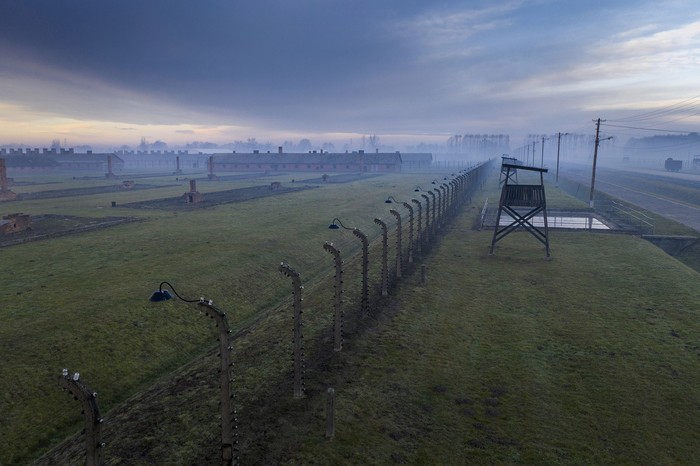 Kamp konsentrasi Auschwitz menjadi saksi bisu kejahatan kemanusiaan yang dilakukan Nazi. Jutaan warga Yahudi diketahui masuk kamp itu di masa silam.