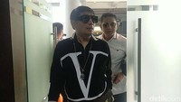 Adjie Notonegoro mengaku telah melakukan top up uang Rp 150 juta untuk investasi bodong MeMiles. Adjie pun menyebut telah mengikhlaskan uang tersebut.