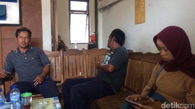 Para pedagang di Pasar Patrojayan di Mapolsek Prambanan, Sleman