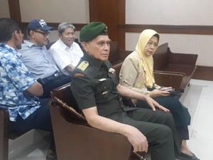 Video Gaya Kivlan Zen Jalani Sidang: Berseragam TNI, Salam Hormat