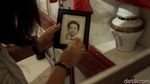 Begini Potret Warga Tionghoa Berziarah Jelang Imlek