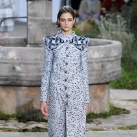 Fashion show koleksi Chanel Couture Spring 2020 di Paris Fashion Week, The Grand Palaris, Paris, Prancis. Photo by Pascal Le Segretain/ Getty Images.