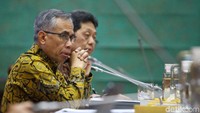 Pada awalnya, Wimboh memaparkan kinerja industri keuangan seperti pasar modal atau IHSG. Namun, ketika pemaparan tersebut, anggota Komisi XI DPR RI Ramson Siagian menginterupsi dan meminta untuk pihak OJK memaparkan kinerja keuangan industri keuangan termasuk Jiwasraya.