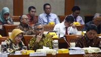 Sebagai informasi, sebelumnya Komisi XI sepakat membentuk panitia kerja (panja) pengawasan kinerja industri jasa keuangan, dengan prioritas pembahasan atas permasalahan Jiwasraya, AJB Bumiputera 1912, PT Asabri (Persero), PT Taspen (Persero), dan PT Bank Muamalat Indonesia Tbk.