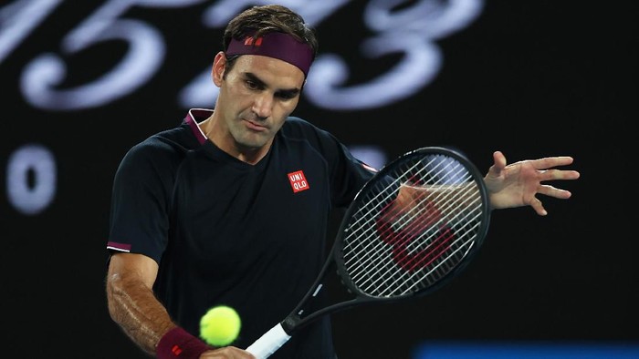 MELBOURNE, AUSTRALIA - JANUARY 22: Roger Federer of Switzerland plays a backhand during his Mens Singles second round match against Filip Krajinovic of Serbia on day three of the 2020 Australian Open at Melbourne Park on January 22, 2020 in Melbourne, Australia. (Photo by Clive Brunskill/Getty Images)