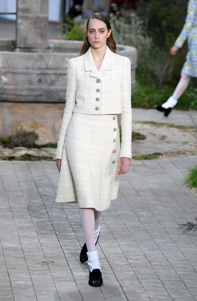 Fashion show koleksi Chanel Couture Spring 2020 di Paris Fashion Week, The Grand Palaris, Paris, Prancis. Photo by Pascal Le Segretain/ Getty Images.