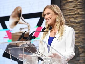 Dipecat dari Grammy Awards, Deborah Dugan Ungkap soal KKN