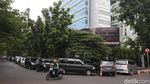 Bandel! Parkir Liar Duduki Bahu Jalan Raden Fatah