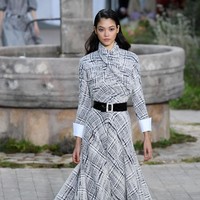 Fashion show koleksi Chanel Couture Spring 2020 di Paris Fashion Week, The Grand Palaris, Paris, Prancis. Photo by Pascal Le Segretain/ Getty Images.
