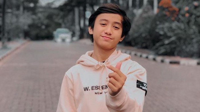 Bowo Alpenliebe Bowo Alpenliebe, bintang tiktok yang sempat dibully.