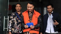 Tersangka Bupati nonaktif Lampung Utara Agung Ilmu Mangkunegara usai diperiksa penyidik KPK, Rabu (22/1/2020).
