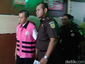 Jadi Tersangka Korupsi Revitalisasi Pasar, Kadis Pariwisata Jember Ditahan