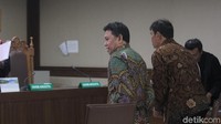 Maka Dolly mengarahkan agar gula milik petani diserahkan PT Fajar Mulia Transindo dan PT Citra Gemini Mulia milik anak Pieko bernama Vinsen Njotosetiadi. Sedangkan gula milik PTPN III (Persero) Holding diserahkan penjualannya kepada PT KPBN.